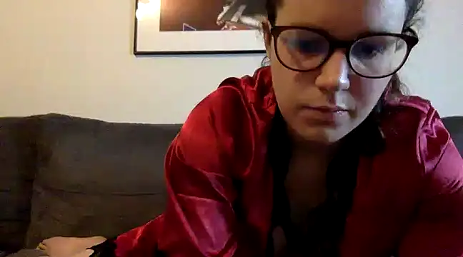 LolaGuess online show from February 4, 2025, 2:10 pm