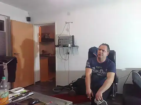 Snapshot of DauerAkt8069 chatting on November 16, 2025, 7:40 pm DauerAkt8069 online show from November 16, 2025, 7:40 pm