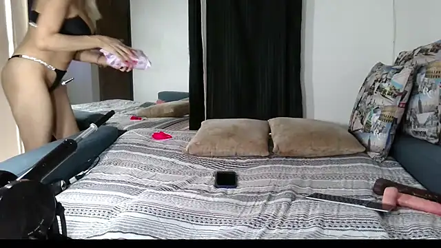 Snapshot of Carla-Bonny18 chatting on April 5, 2026, 8:04 pm Carla-Bonny18 online show from April 5, 2026, 8:04 pm