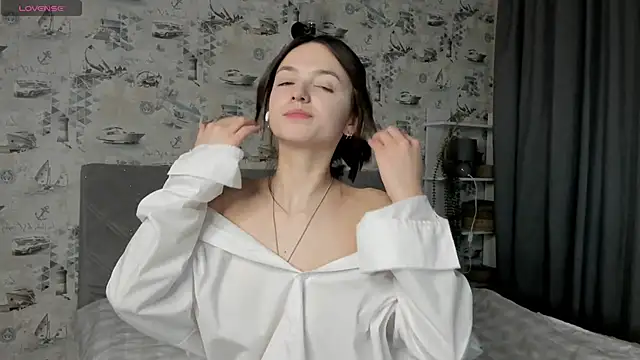Snapshot of LilianGrindle chatting on March 15, 2025, 6:10 pm LilianGrindle online show from March 15, 2025, 6:10 pm