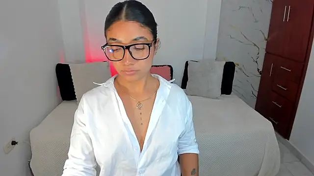 Snapshot of martina_roldam chatting on May 18, 2026, 3:28 am martina roldam online show from May 18, 2026, 3:28 am