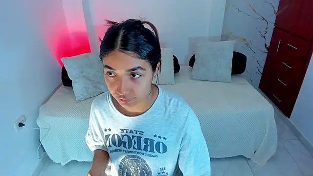 martina roldam online show from April 18, 2026, 2:25 am