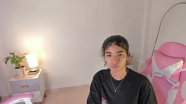 Snapshot of martina_roldam chatting on September 8, 2025, 10:31 pm martina roldam online show from September 8, 2025, 10:31 pm