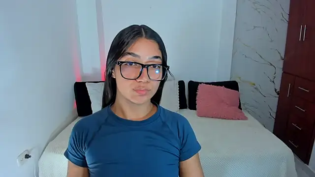 Snapshot of martina_roldam chatting on May 14, 2026, 7:38 am martina roldam online show from May 14, 2026, 7:38 am