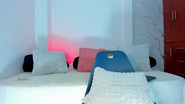 Snapshot of martina_roldam chatting on April 28, 2026, 2:27 am martina roldam online show from April 28, 2026, 2:27 am