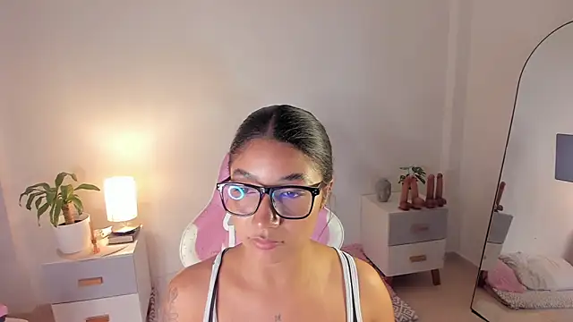 Snapshot of martina_roldam chatting on October 6, 2025, 4:02 am martina roldam online show from October 6, 2025, 4:02 am