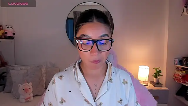 Snapshot of martina_roldam chatting on March 7, 2025, 1:42 am martina roldam online show from March 7, 2025, 1:42 am