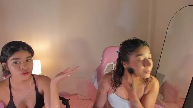 Snapshot of martina_roldam chatting on September 22, 2025, 3:23 am martina roldam online show from September 22, 2025, 3:23 am