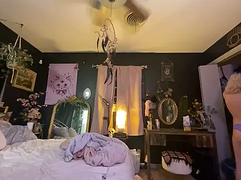 Snapshot of Spacetrvin chatting on December 29, 2024, 2:17 am Spacetrvin online show from December 29, 2024, 2:17 am