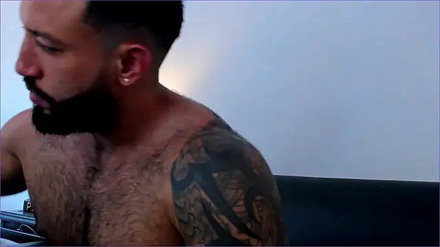 BradLeon  online show from October 16, 2025, 5:21 pm