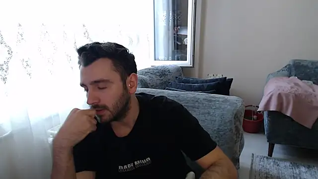 handsomeee04 online show from May 17, 2026, 3:01 pm