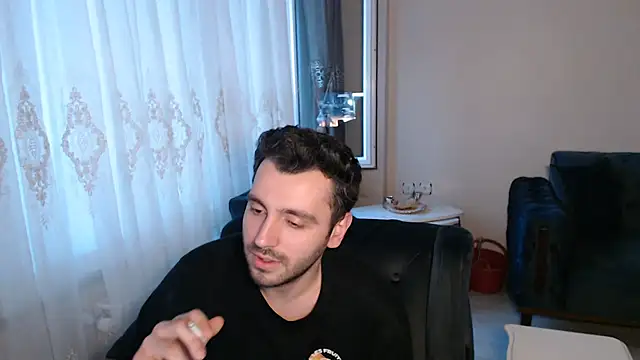 handsomeee04 online show from May 27, 2026, 5:31 pm