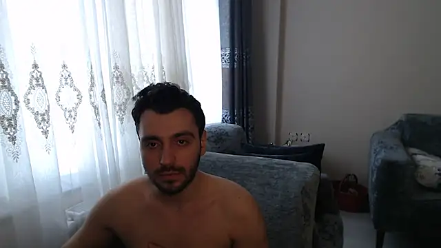 handsomeee04 online show from May 18, 2026, 4:07 am