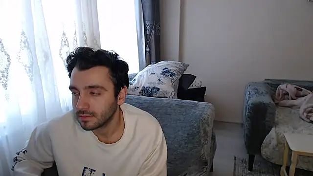 handsomeee04 online show from April 25, 2026, 3:53 am
