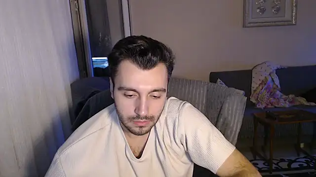 handsomeee04 online show from October 5, 2025, 9:27 pm