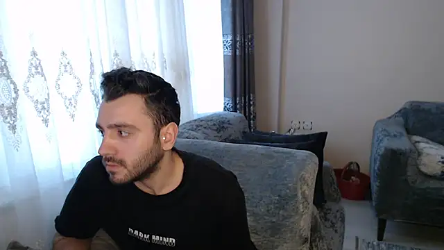 handsomeee04 online show from May 18, 2026, 3:06 am