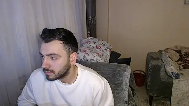 handsomeee04 online show from May 5, 2026, 5:27 pm