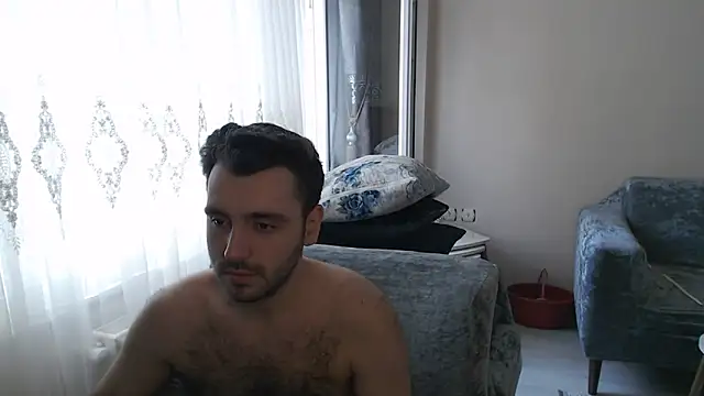 handsomeee04 online show from May 10, 2026, 1:57 pm
