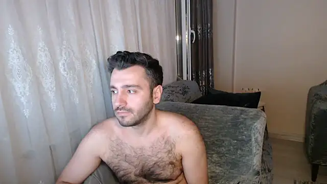handsomeee04 online show from May 13, 2026, 9:11 pm