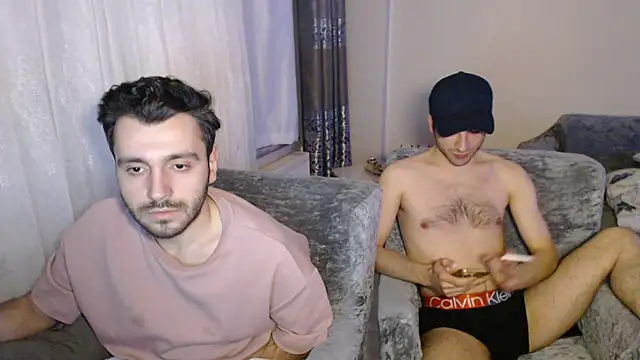 handsomeee04 online show from May 18, 2026, 11:09 pm