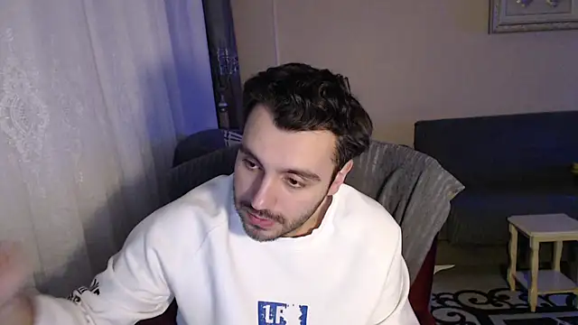 handsomeee04 online show from December 3, 2025, 9:58 pm