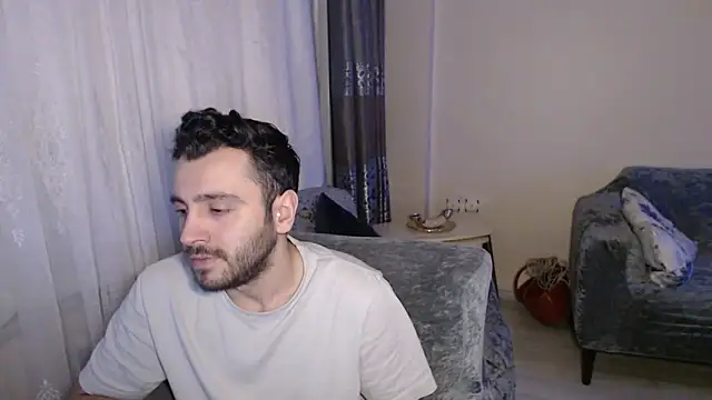 handsomeee04 online show from May 20, 2026, 11:02 pm