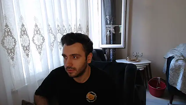 handsomeee04 online show from May 27, 2026, 3:25 am