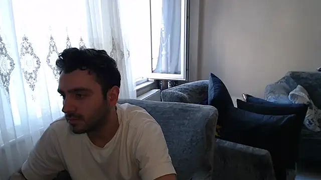 handsomeee04 online show from May 25, 2026, 2:49 pm