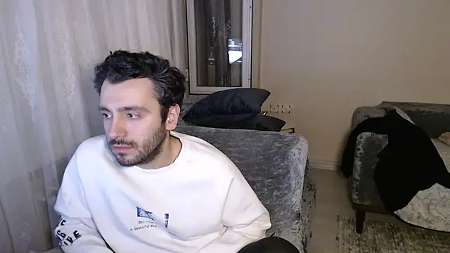 handsomeee04 online show from April 21, 2026, 12:23 am