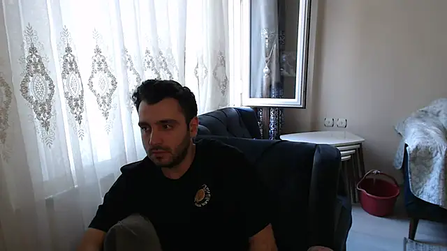 handsomeee04 online show from May 26, 2026, 4:21 am