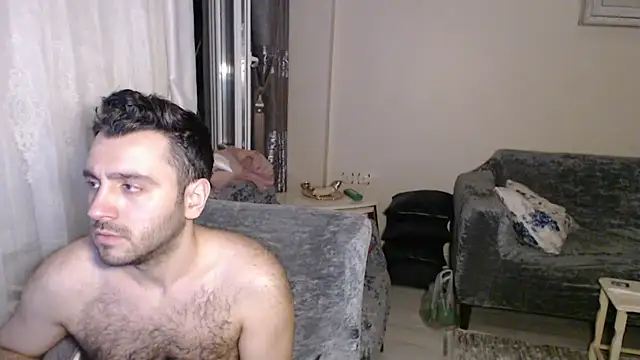 handsomeee04 online show from May 12, 2026, 11:33 pm