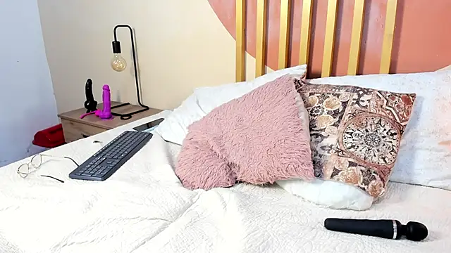 Snapshot of Nicole_Angels_ chatting on March 13, 2026, 8:36 pm Nicole Angels online show from March 13, 2026, 8:36 pm