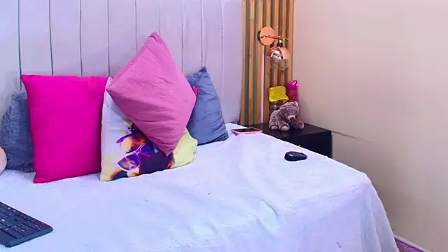 Snapshot of Nicole_Angels_ chatting on January 27, 2025, 2:02 pm Nicole Angels online show from January 27, 2025, 2:02 pm