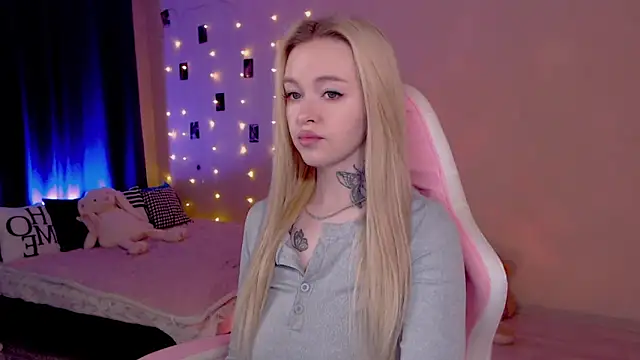 Snapshot of Naughty_Mable chatting on June 5, 2026, 12:59 am Naughty Mable online show from June 5, 2026, 12:59 am