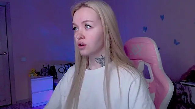 Snapshot of Naughty_Mable chatting on April 28, 2026, 12:42 am Naughty Mable online show from April 28, 2026, 12:42 am