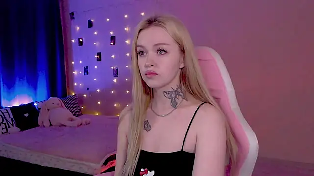 Snapshot of Naughty_Mable chatting on May 15, 2026, 12:30 am Naughty Mable online show from May 15, 2026, 12:30 am