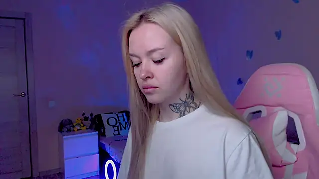 Snapshot of Naughty_Mable chatting on April 28, 2026, 2:27 am Naughty Mable online show from April 28, 2026, 2:27 am