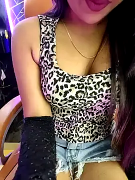 Little  Lia online show from June 13, 2026, 6:28 pm