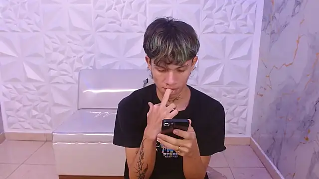 Snapshot of andy_dan18 chatting on March 18, 2026, 8:10 pm andy dan18 online show from March 18, 2026, 8:10 pm