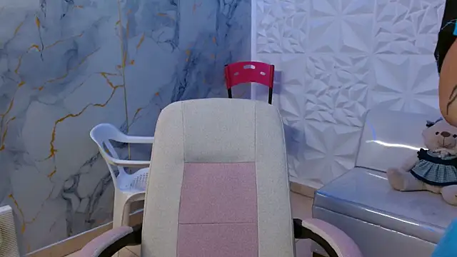 Snapshot of andy_dan18 chatting on April 1, 2026, 8:28 pm andy dan18 online show from April 1, 2026, 8:28 pm