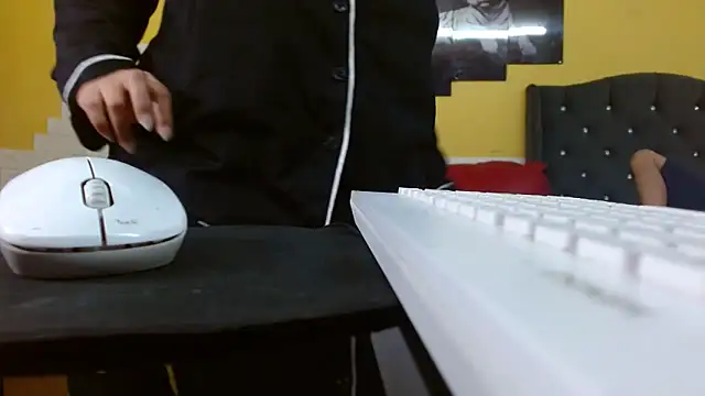 Snapshot of andy_dan18 chatting on March 1, 2026, 7:58 pm andy dan18 online show from March 1, 2026, 7:58 pm