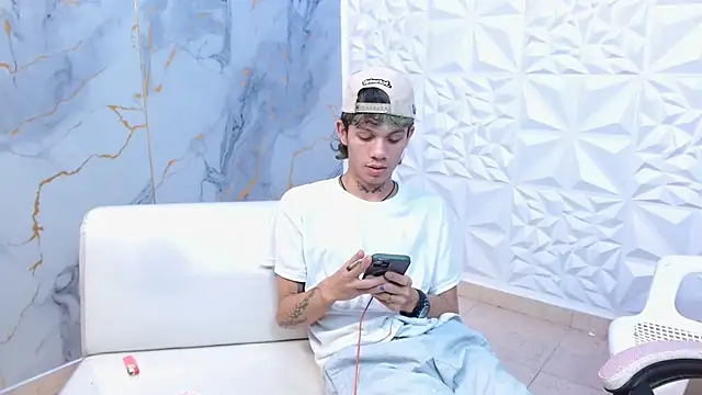 Snapshot of andy_dan18 chatting on April 4, 2026, 8:04 pm andy dan18 online show from April 4, 2026, 8:04 pm