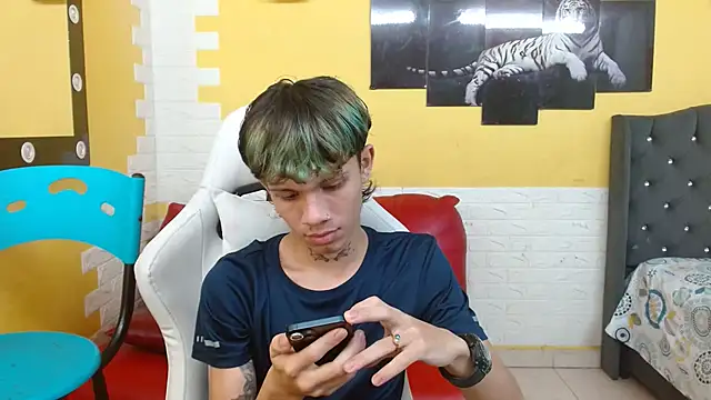 Snapshot of andy_dan18 chatting on March 17, 2026, 7:28 pm andy dan18 online show from March 17, 2026, 7:28 pm