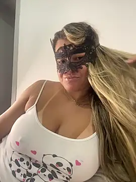 Snapshot of Casadadelicia26 chatting on May 4, 2026, 3:54 am Casadadelicia26 online show from May 4, 2026, 3:54 am