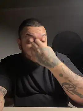 El Titan1998 online show from October 20, 2025, 11:49 pm