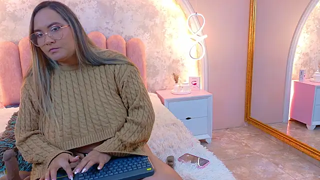 Snapshot of MiaLaurents chatting on January 15, 2026, 4:38 am MiaLaurents online show from January 15, 2026, 4:38 am