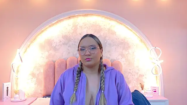 Snapshot of MiaLaurents chatting on January 14, 2026, 4:49 am MiaLaurents online show from January 14, 2026, 4:49 am