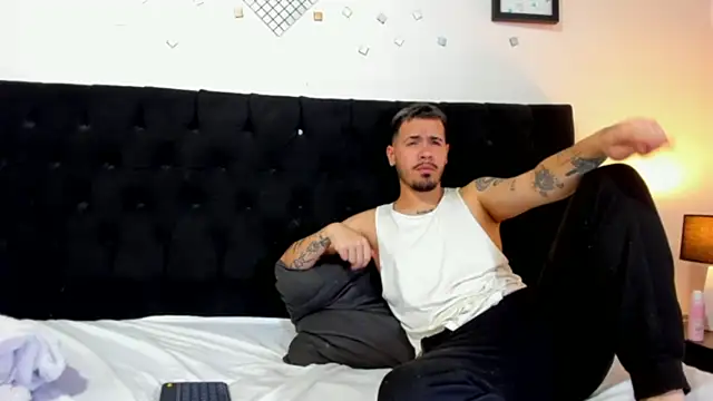 Ari Feat Zayn online show from February 16, 2025, 6:10 am