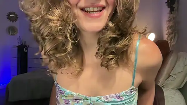 Snapshot of leahsparkles chatting on September 15, 2025, 4:46 am leahsparkles online show from September 15, 2025, 4:46 am