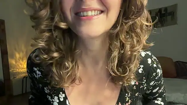 Snapshot of leahsparkles chatting on October 18, 2025, 11:34 am leahsparkles online show from October 18, 2025, 11:34 am